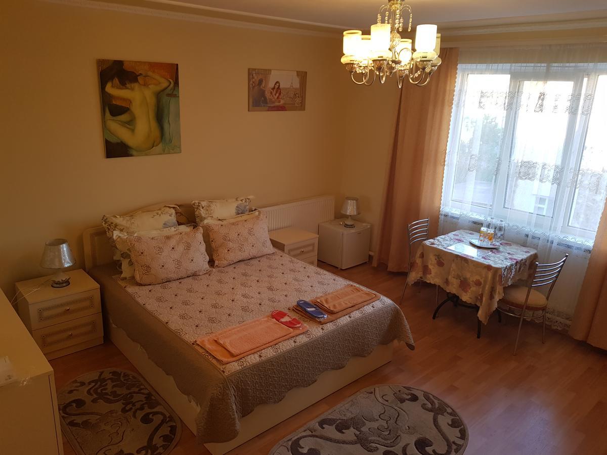 Bed and Breakfast Navigator à TTchernivtsi Extérieur photo